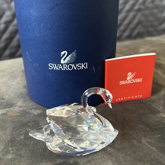 Swarovski crystal swan never displayed. Comes with box and certificate - Picture 2 of 4